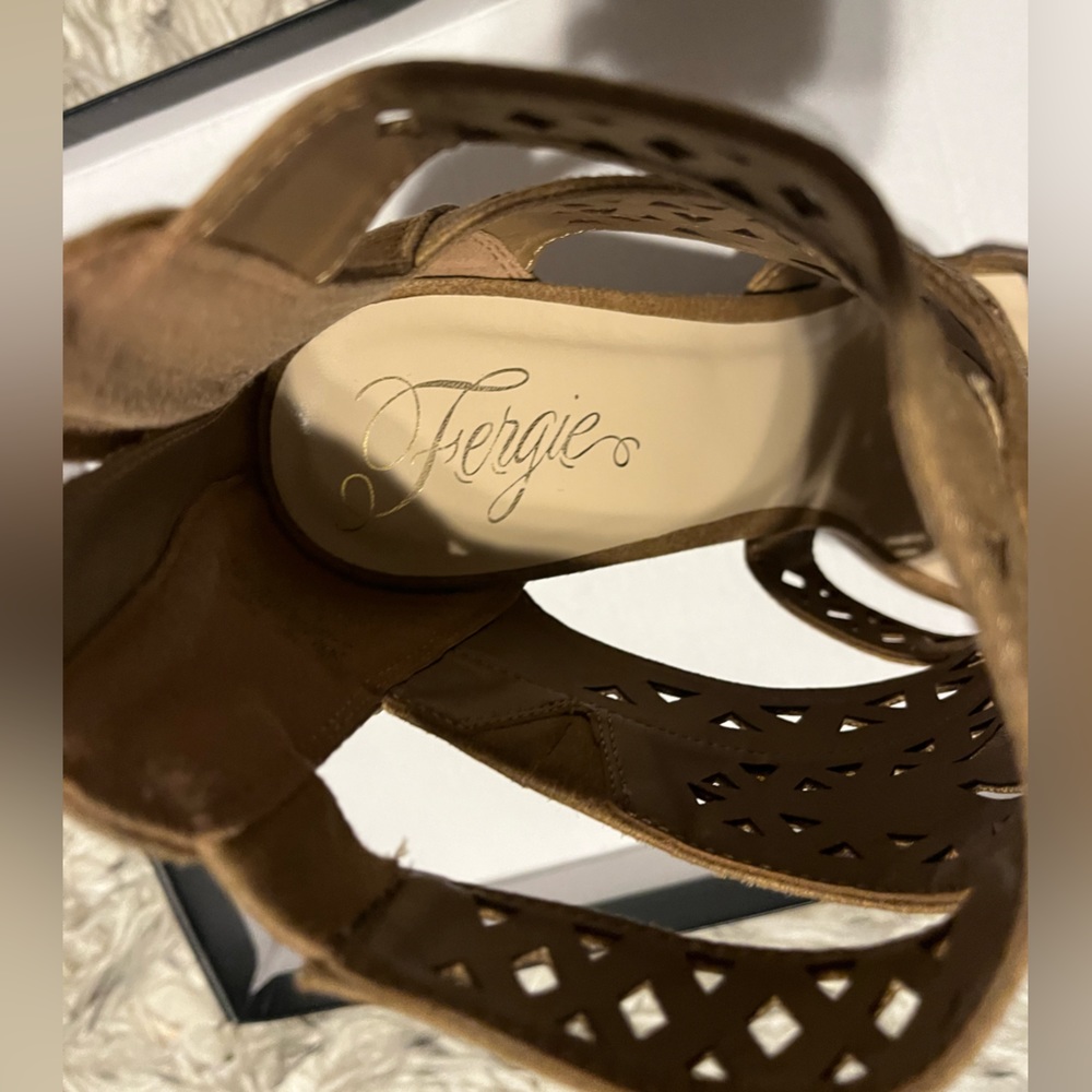 Fergie Vice Sand Heels - Picture 6 of 8
